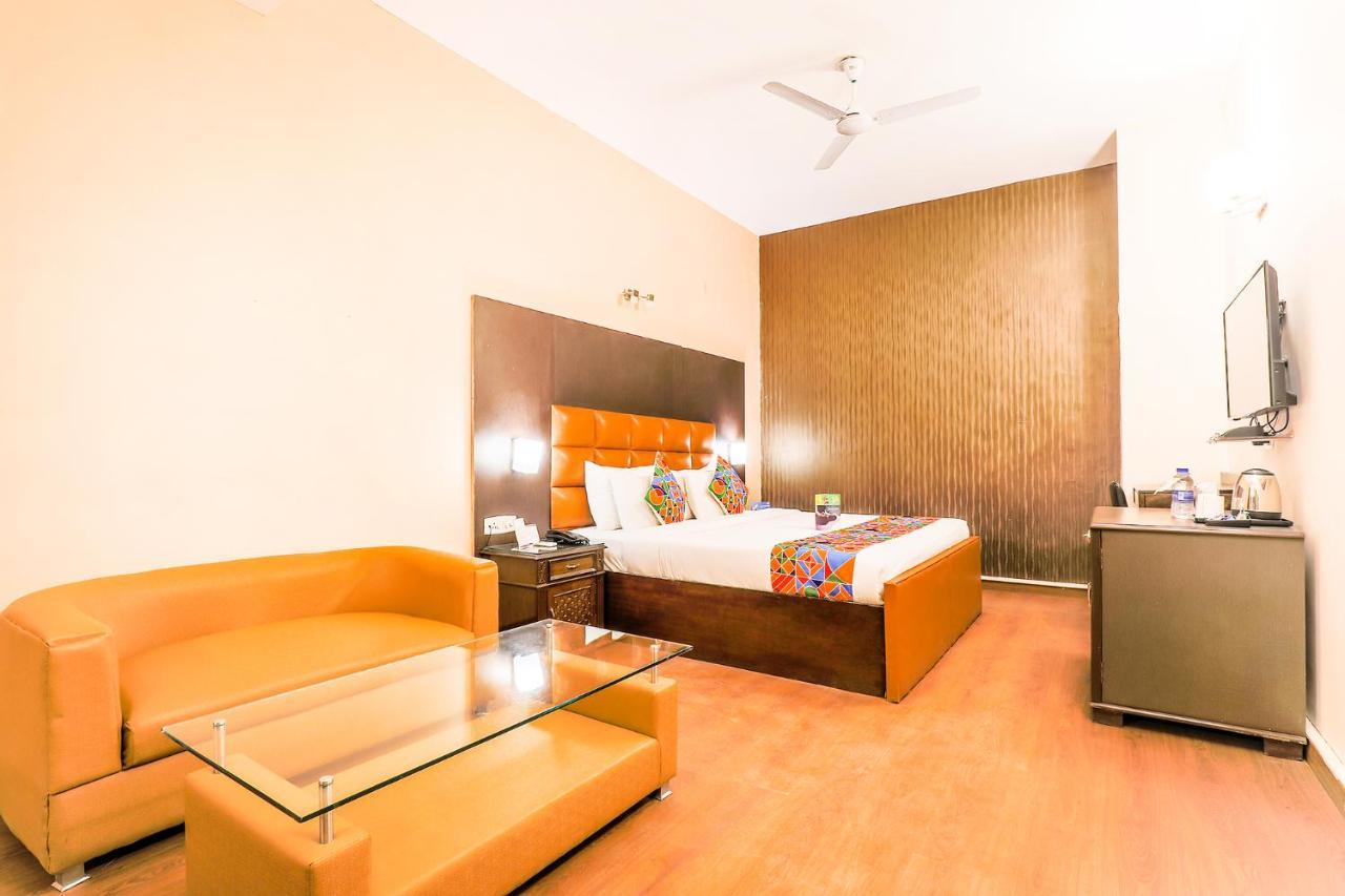 Fabhotel Conclave Boutique New Delhi Exterior photo